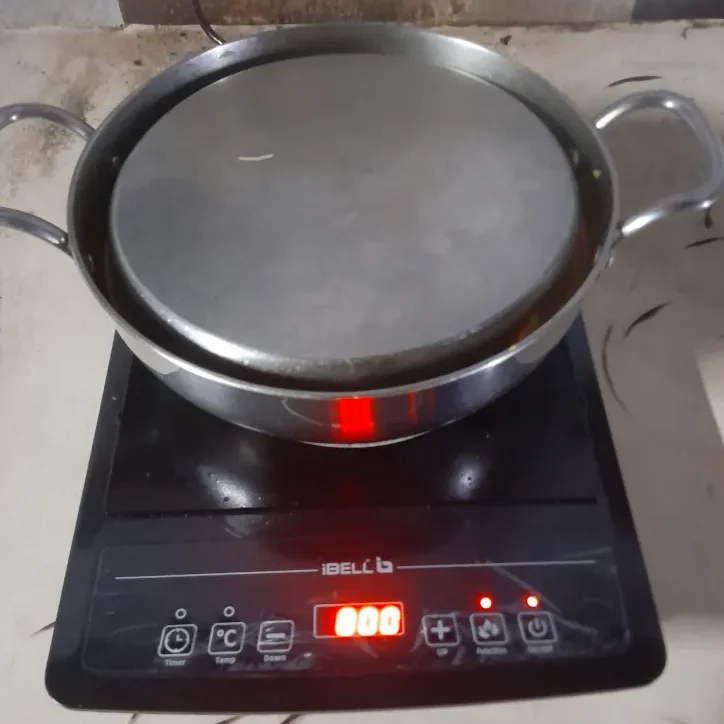 Making Bhindi Sabji in iBELL 30YO